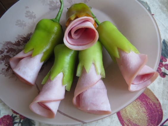 Photos 4 от recipe за Roses from ham and green peppers
